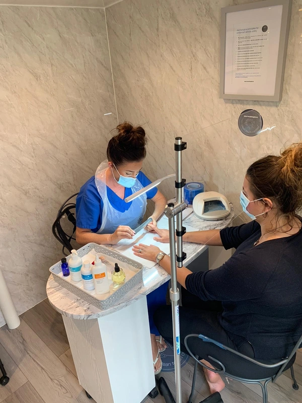 Podscreens 360 Nail Bar